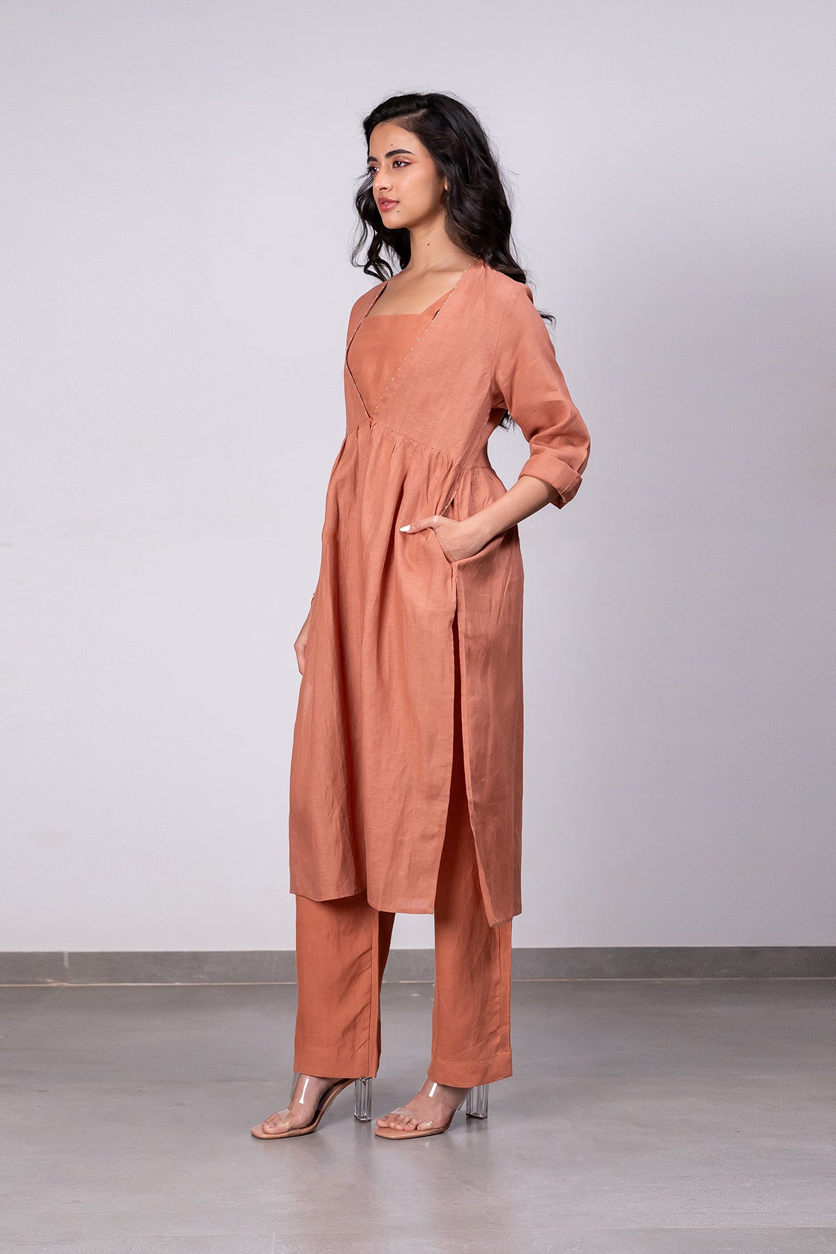 Aruba Linen Overlay With Pockets – Sand Brown