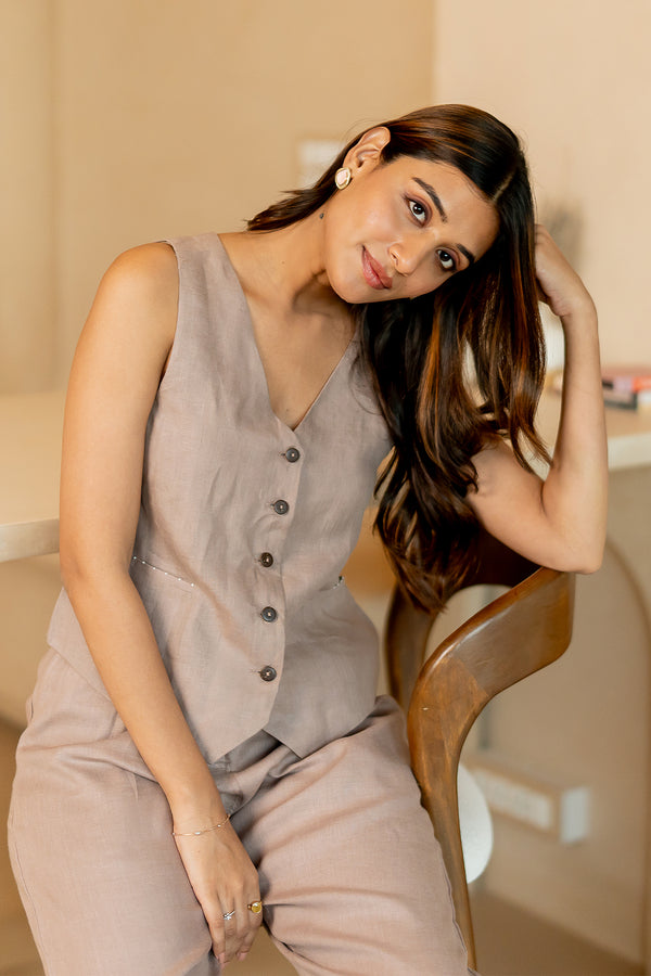 Barbara-Linen-Vest-with-welt-pockets-Mud-