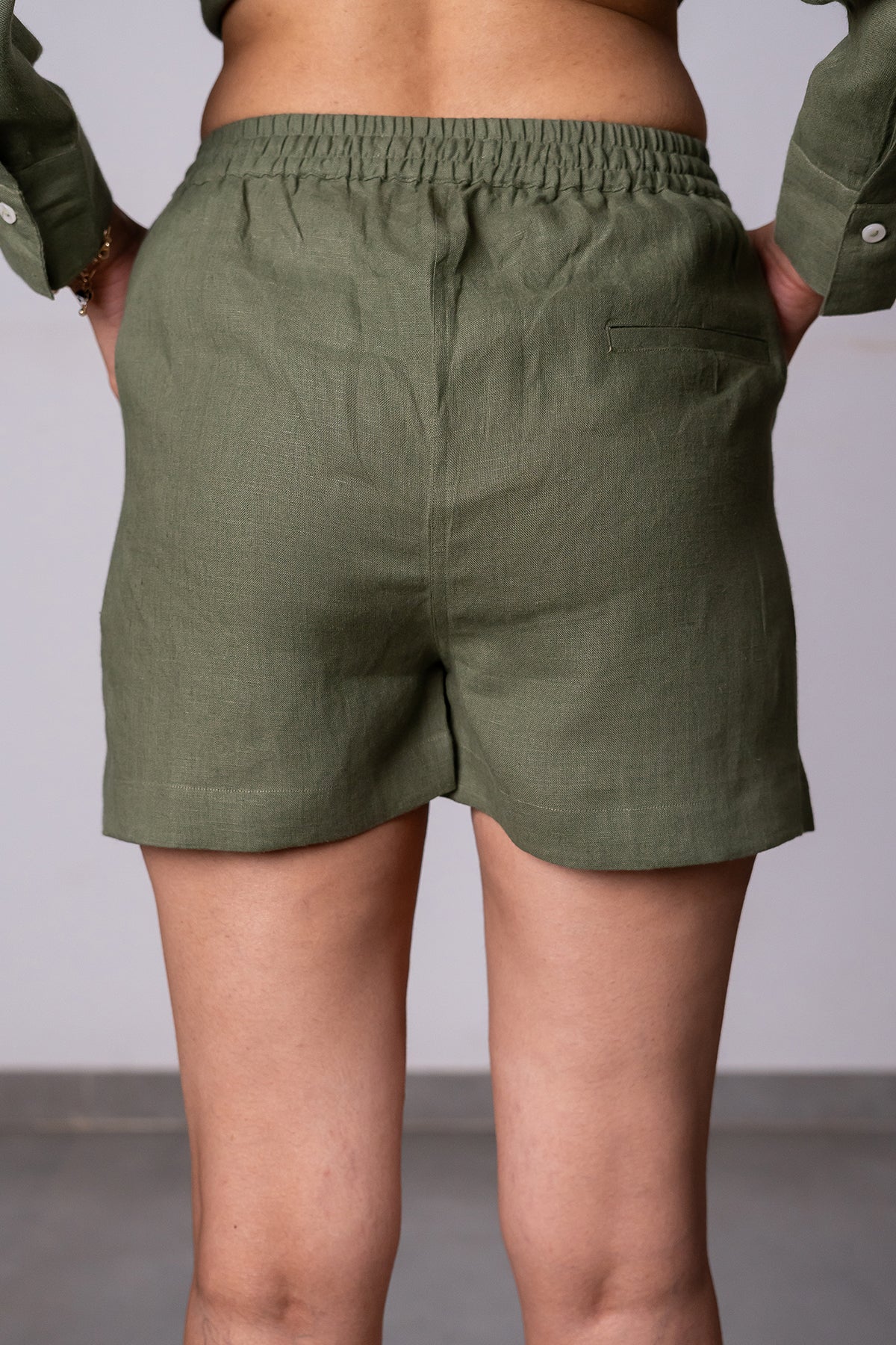 Bobby Linen Zipper Shorts With Pockets – Olive Green
