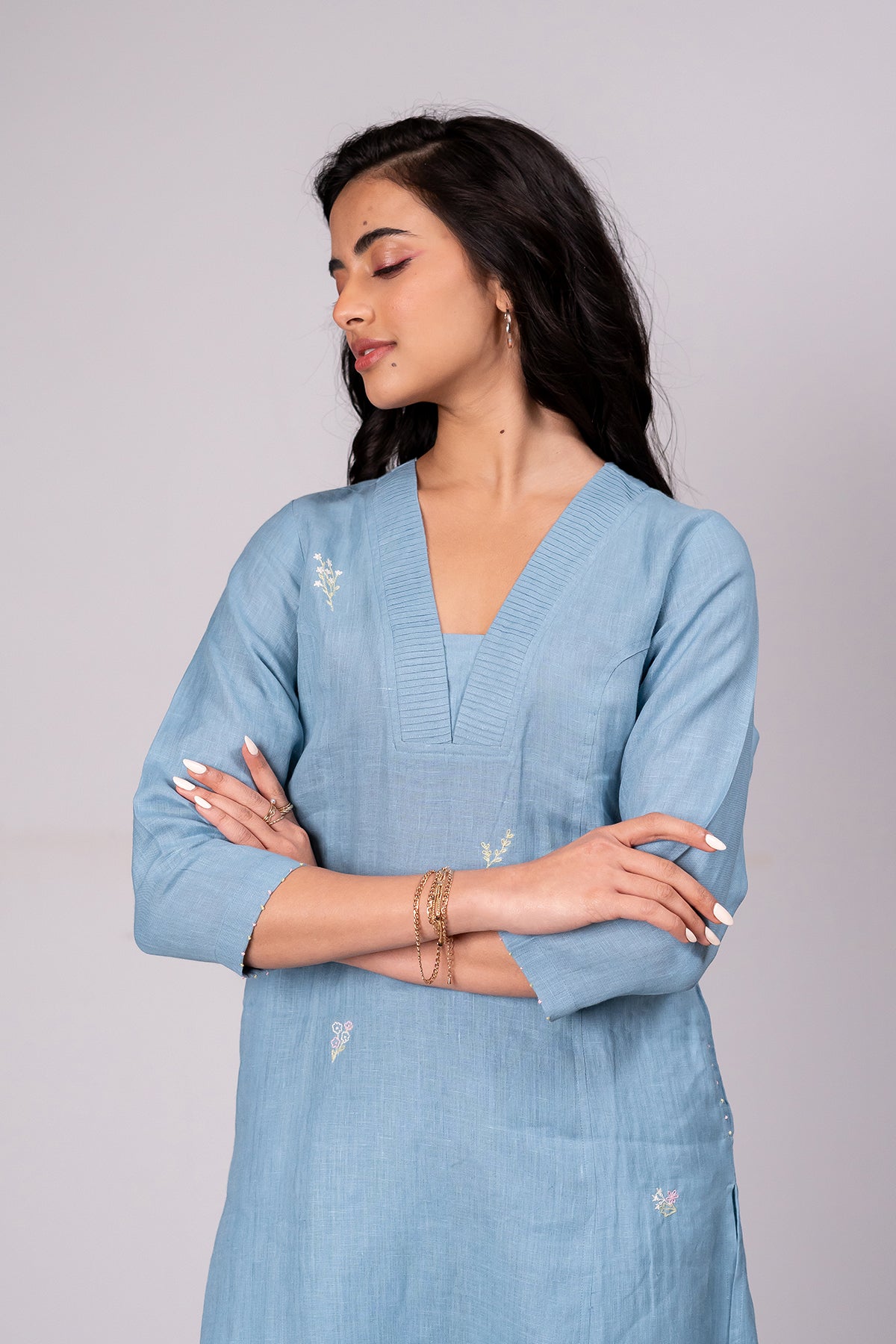 Clara Linen V- neck Pin tucks Kurta- pants set with pockets - Icy Blue