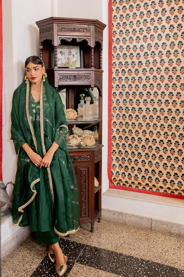 V-neck center kali kurta with pants