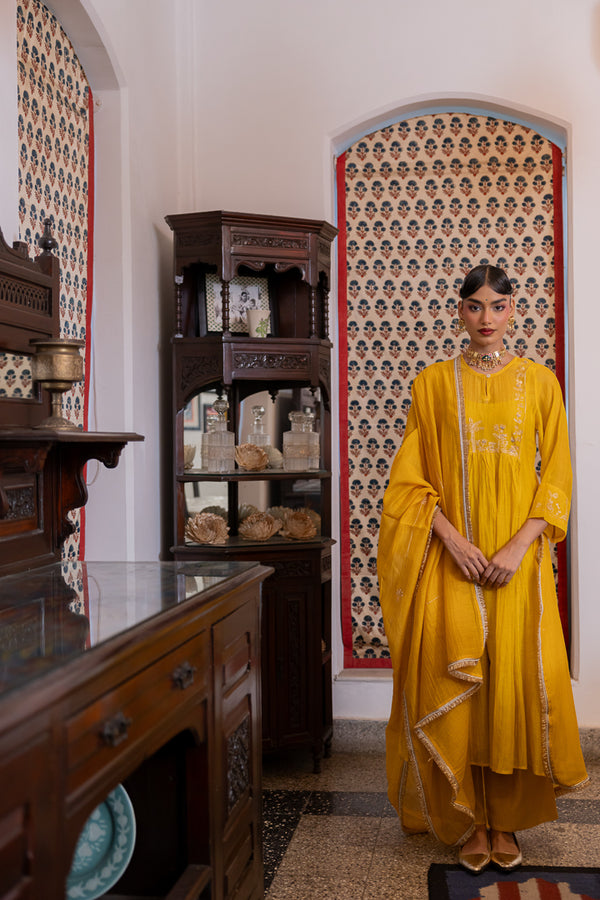 Center Kali Kurta with pants