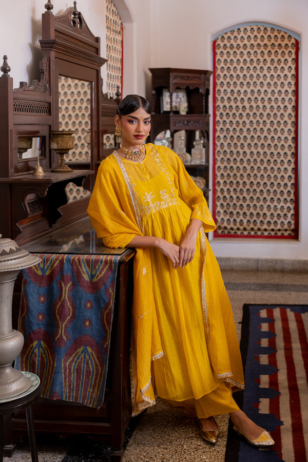 Center Kali Kurta with pants
