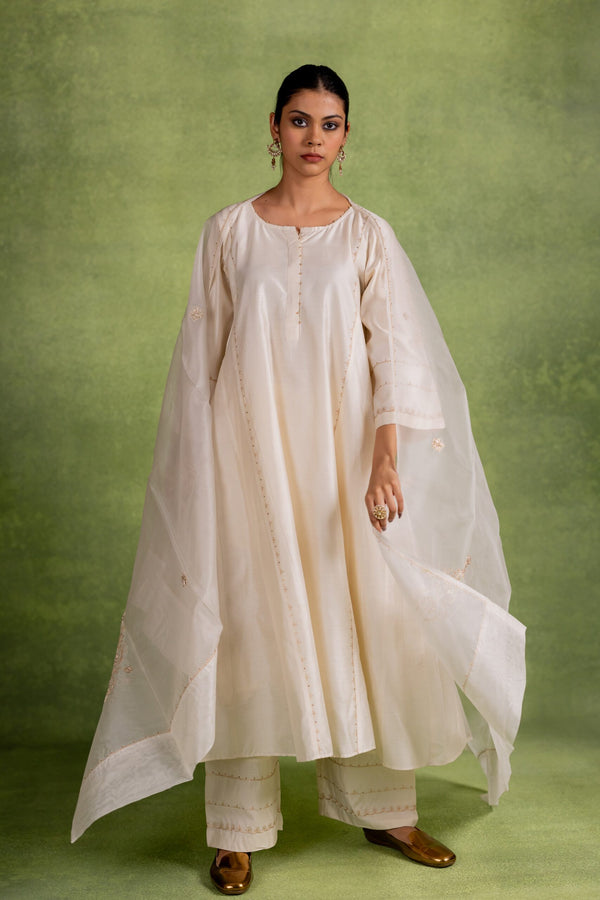 Yashodhara Silk Kurta Set - Off white