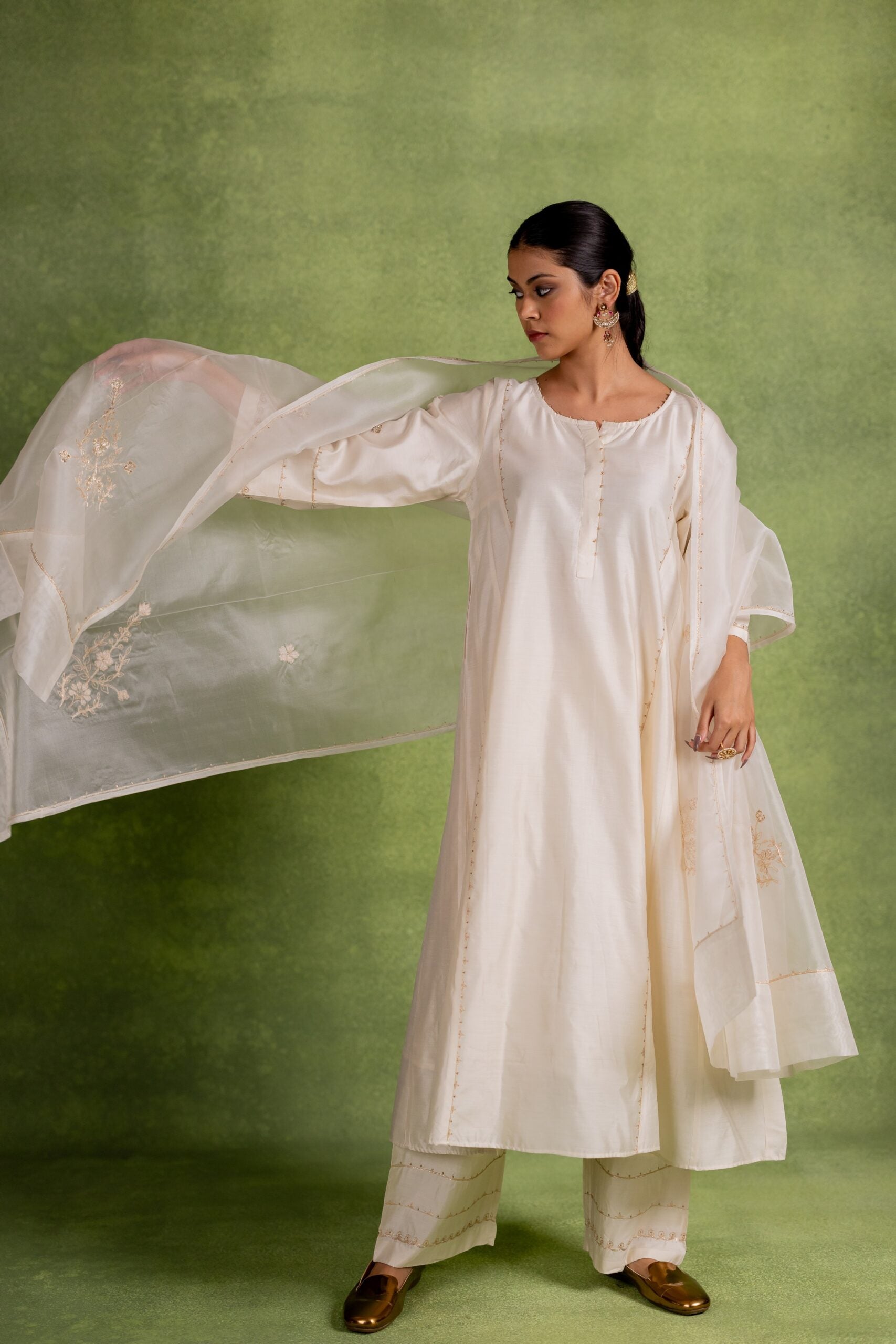 Yashodhara Organza Dupatta - Off white