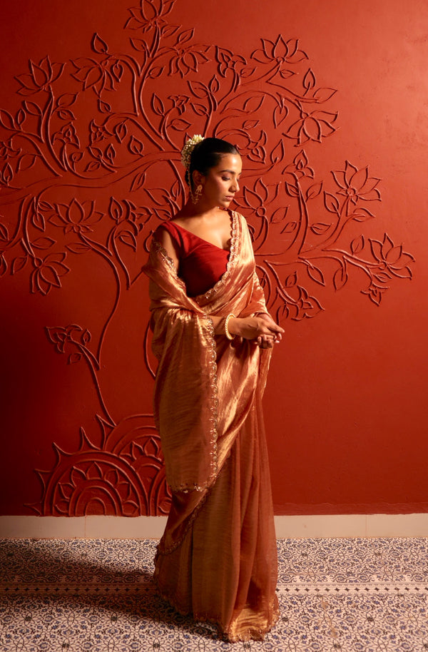 Sunheri saree without blouse