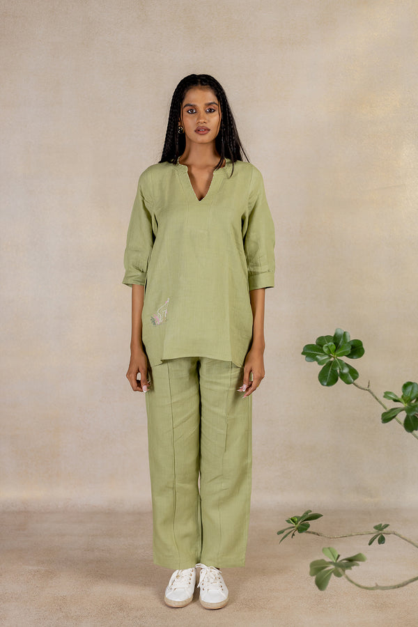 Day 29 - Linen V-neck Top With Pocket - Meadow Green