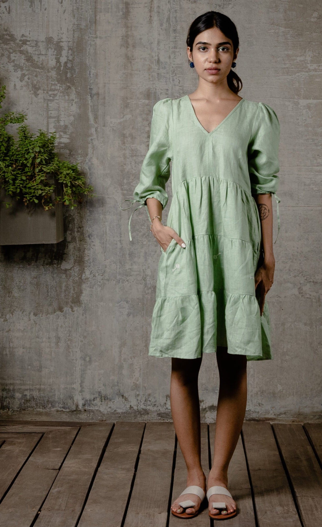 MADONNA LINEN V-NECK DRESS - Pista