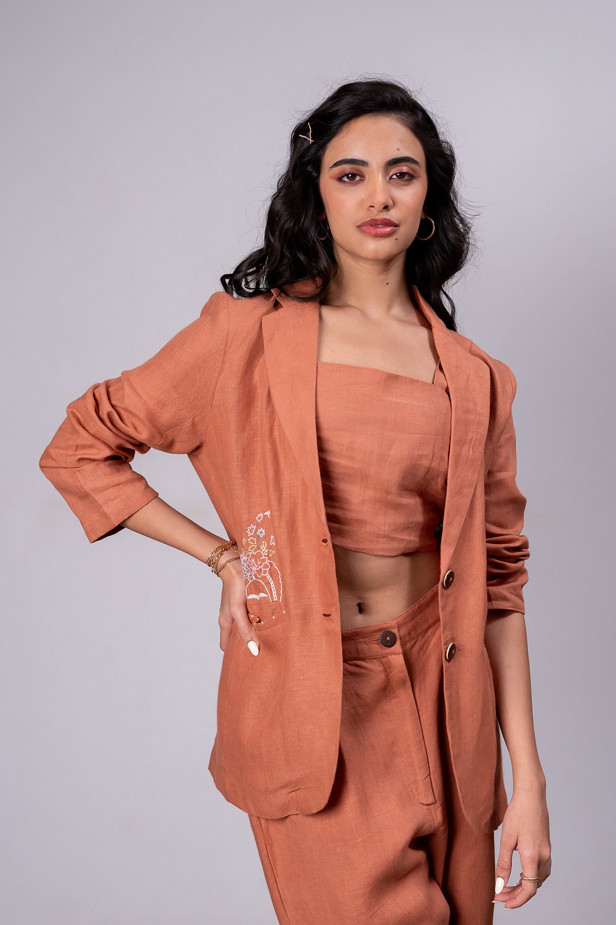 Diane Linen Blazer With Welt Pockets – Sand Brown