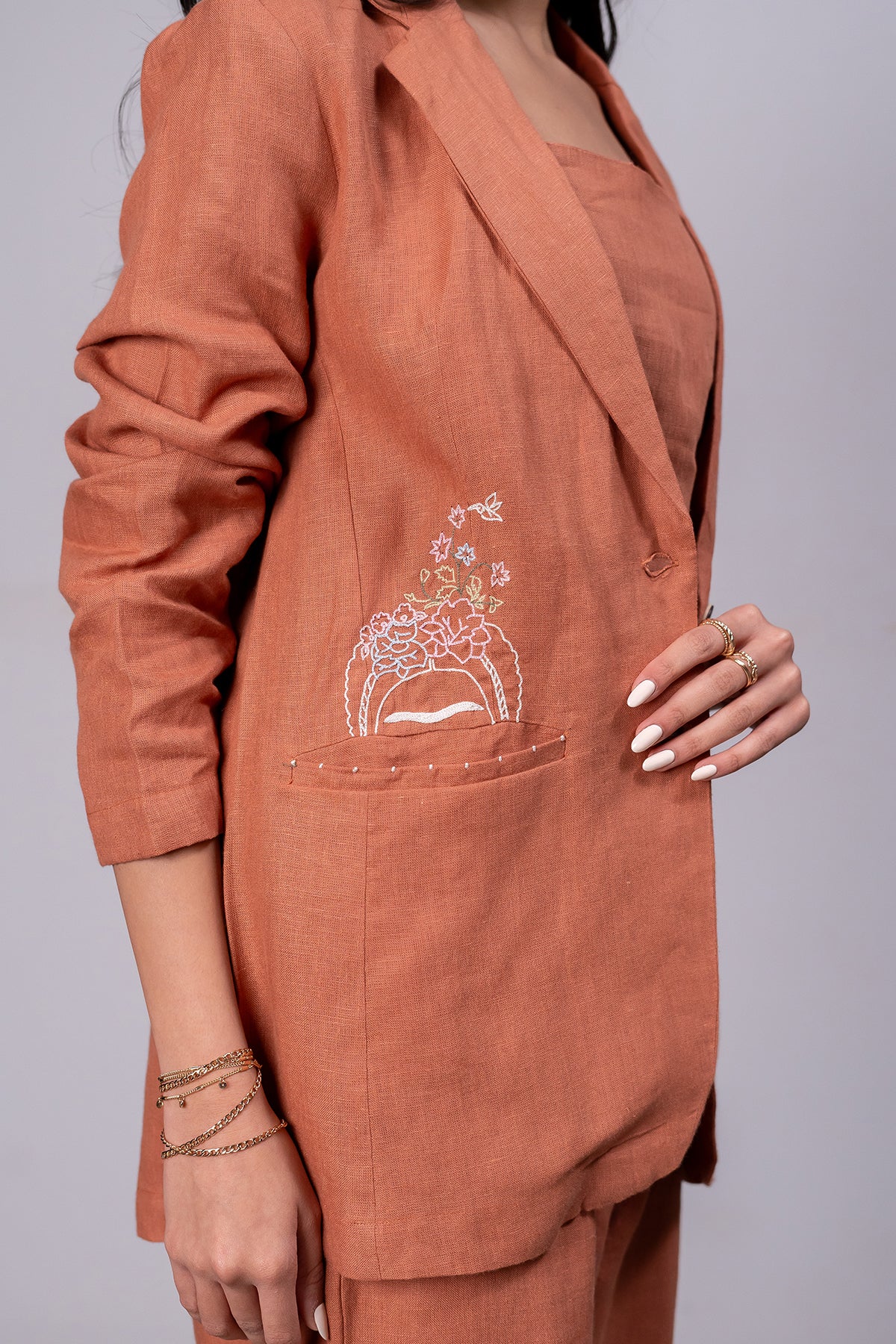 Diane Linen Blazer With Welt Pockets – Sand Brown