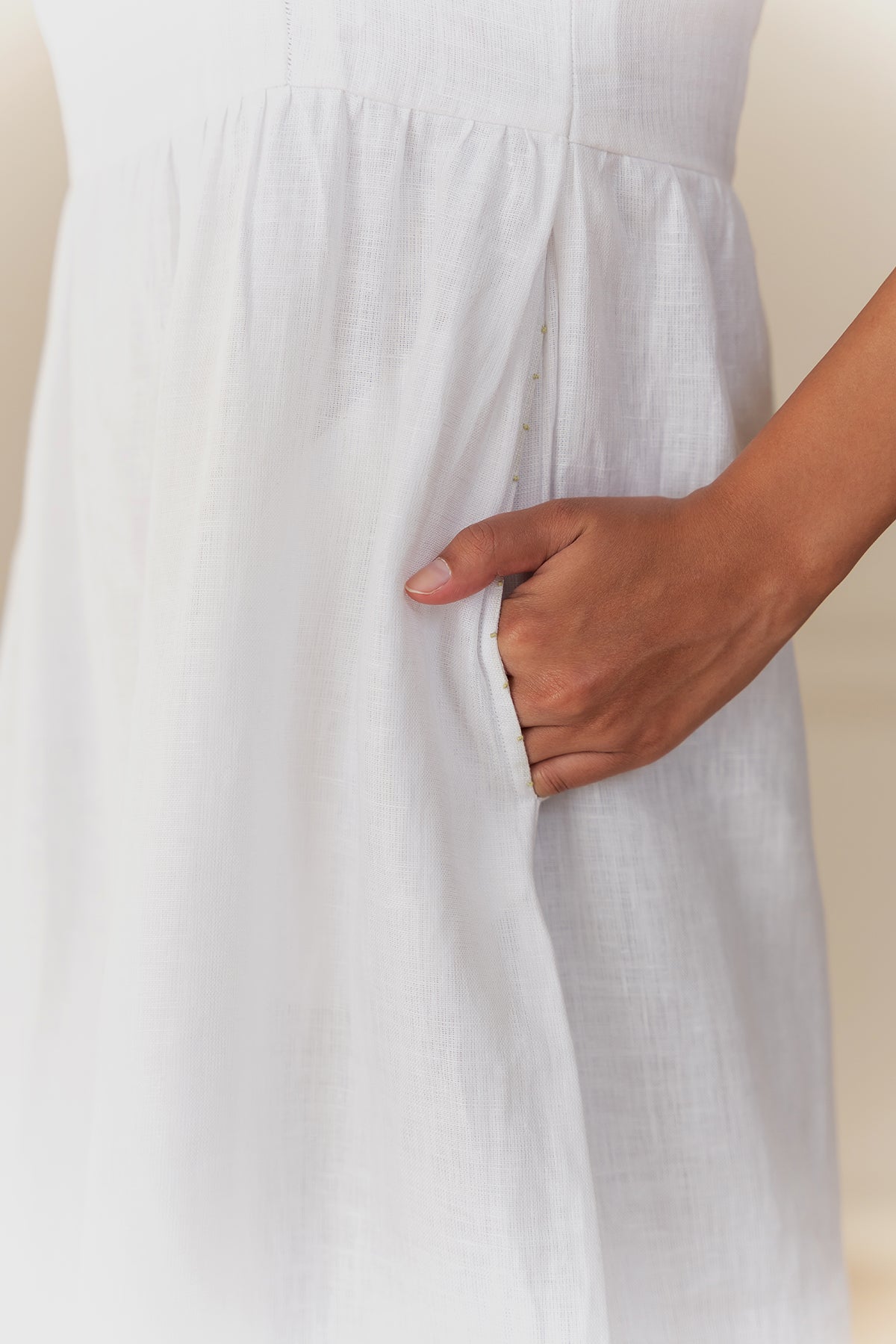 JASELINA LINEN DRESS - White