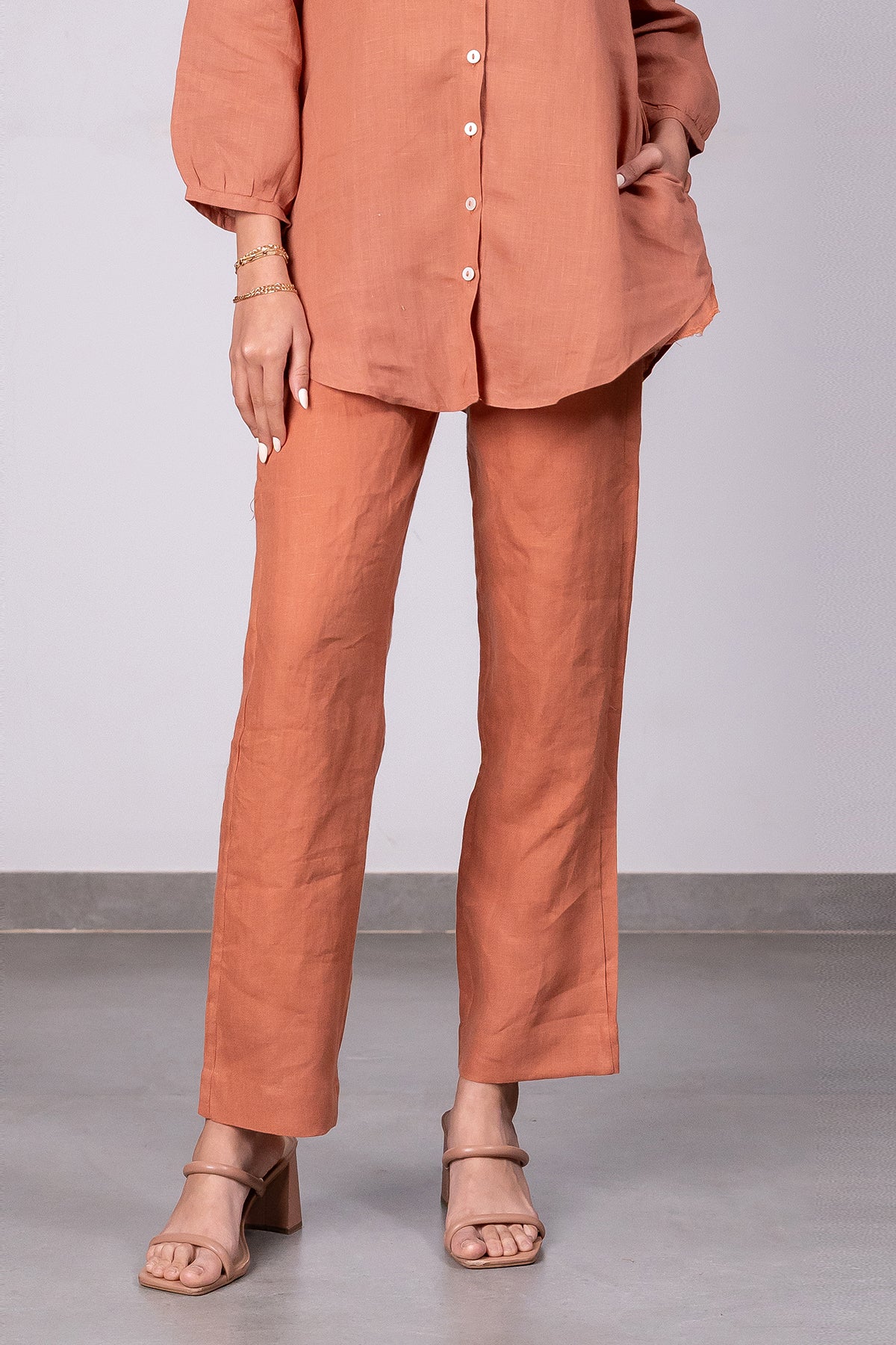Maya Linen Narrow Pants – Sand Brown