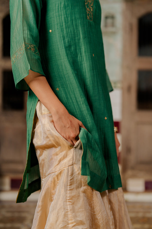Samina Chanderi silk short v-neck kurta with tissue Gharara - Gold and Green