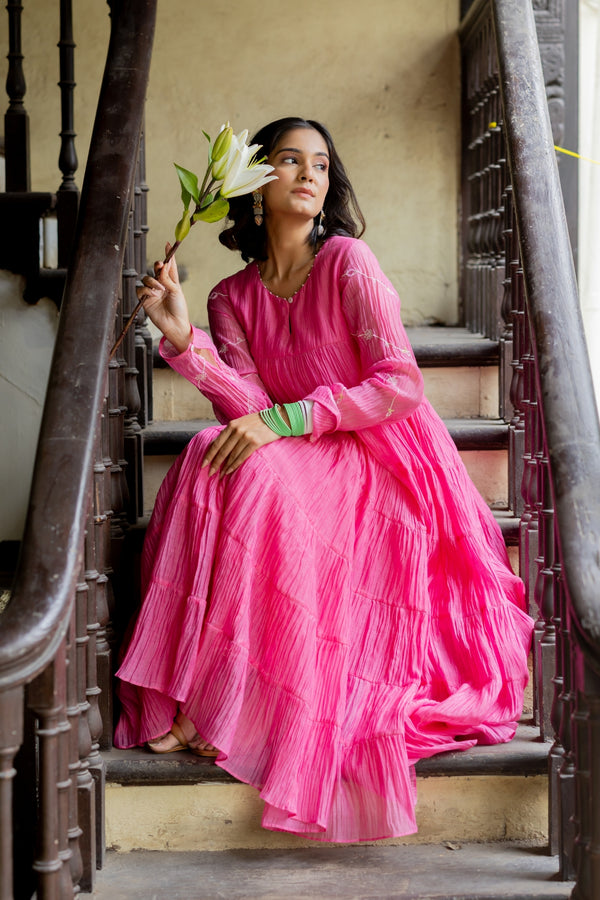 Shop Zebein’s Women’s 100% Pure Chanderi Seven Tier Kurta Set in soft pink, crafted from breathable sustainable linen with a graceful layered silhouette and elegant tiered detailing. Designed for effortless festive dressing, everyday elegance, and elevated summer styling, this timeless wardrobe essential blends conscious craftsmanship with lightweight comfort and refined minimal fashion.