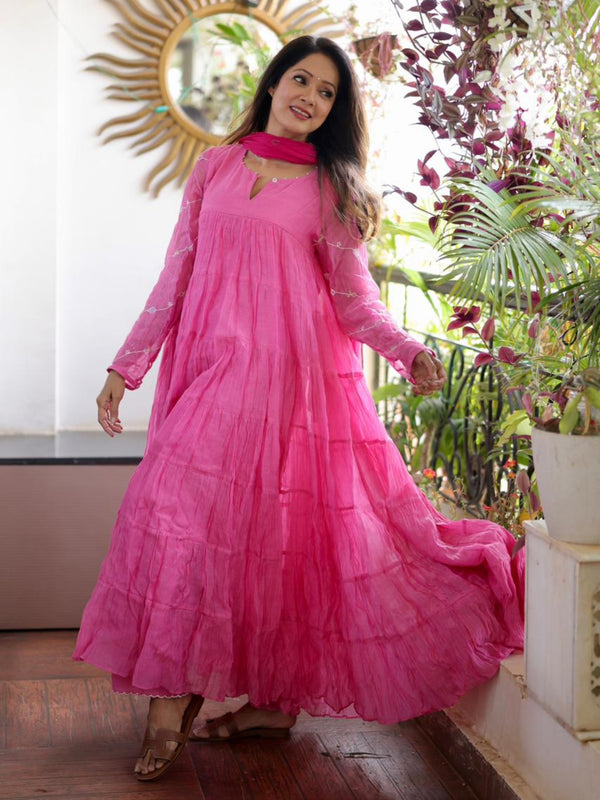 Shop Zebein’s Women’s 100% Pure Chanderi Seven Tier Kurta Set in soft pink, crafted from breathable sustainable linen with a graceful layered silhouette and elegant tiered detailing. Designed for effortless festive dressing, everyday elegance, and elevated summer styling, this timeless wardrobe essential blends conscious craftsmanship with lightweight comfort and refined minimal fashion.