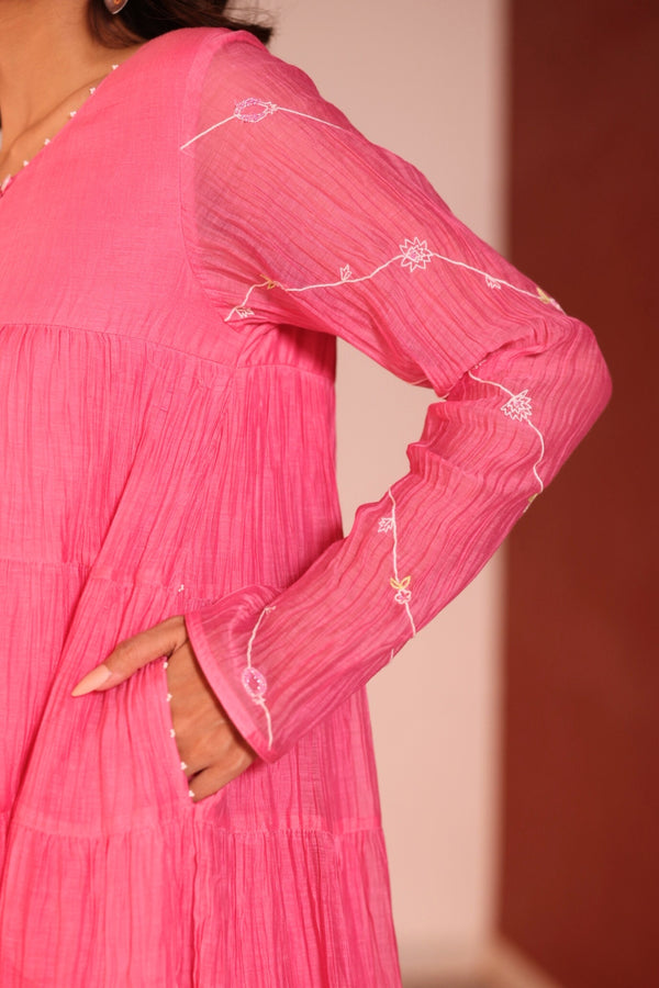 Shop Zebein’s Women’s 100% Pure Chanderi Seven Tier Kurta Set in soft pink, crafted from breathable sustainable linen with a graceful layered silhouette and elegant tiered detailing. Designed for effortless festive dressing, everyday elegance, and elevated summer styling, this timeless wardrobe essential blends conscious craftsmanship with lightweight comfort and refined minimal fashion.