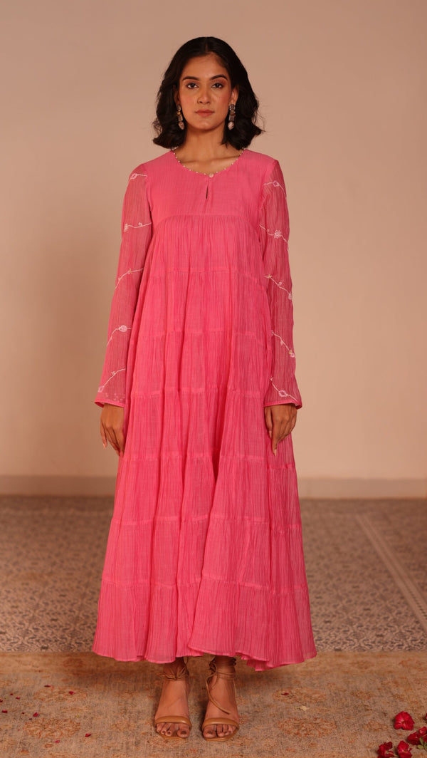 Shop Zebein’s Women’s 100% Pure Chanderi Seven Tier Kurta Set in soft pink, crafted from breathable sustainable linen with a graceful layered silhouette and elegant tiered detailing. Designed for effortless festive dressing, everyday elegance, and elevated summer styling, this timeless wardrobe essential blends conscious craftsmanship with lightweight comfort and refined minimal fashion.